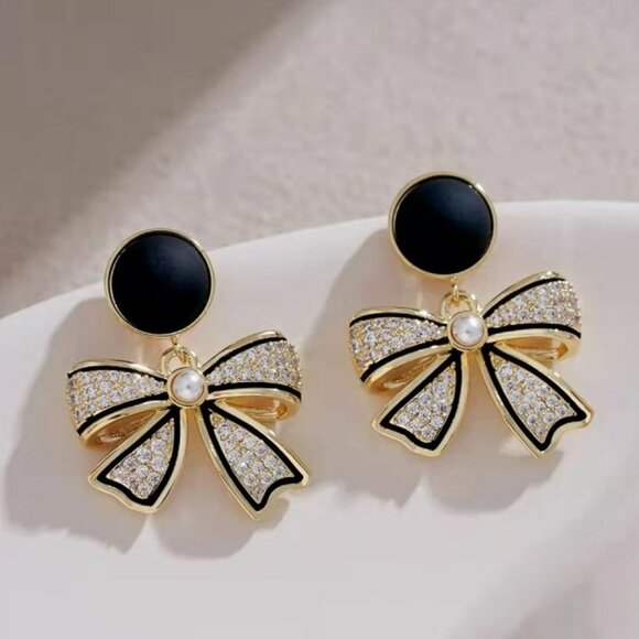 Rhinestone Bow Design Stud Earrings - Picture 1 of 3
